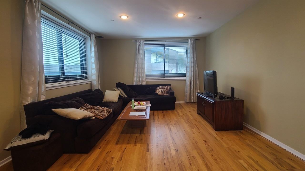 518536 Gregory Ave #407B - Photo 3 of 44