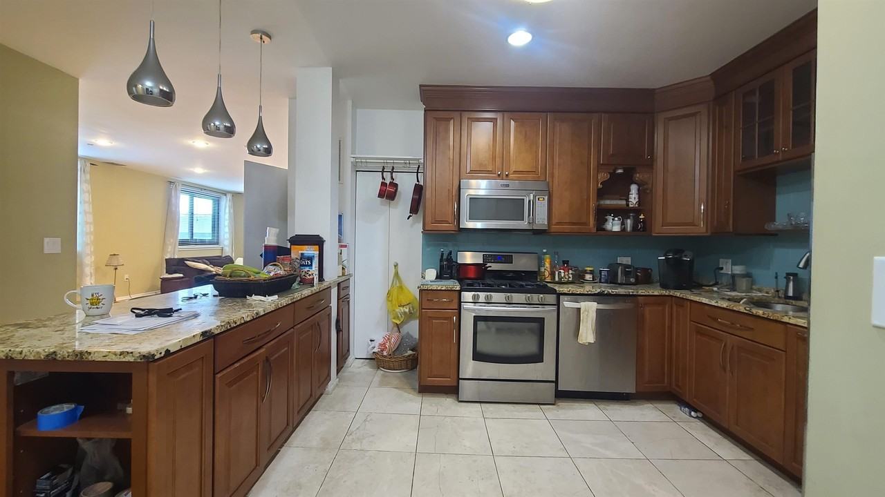 518536 Gregory Ave #407B - Photo 6 of 44