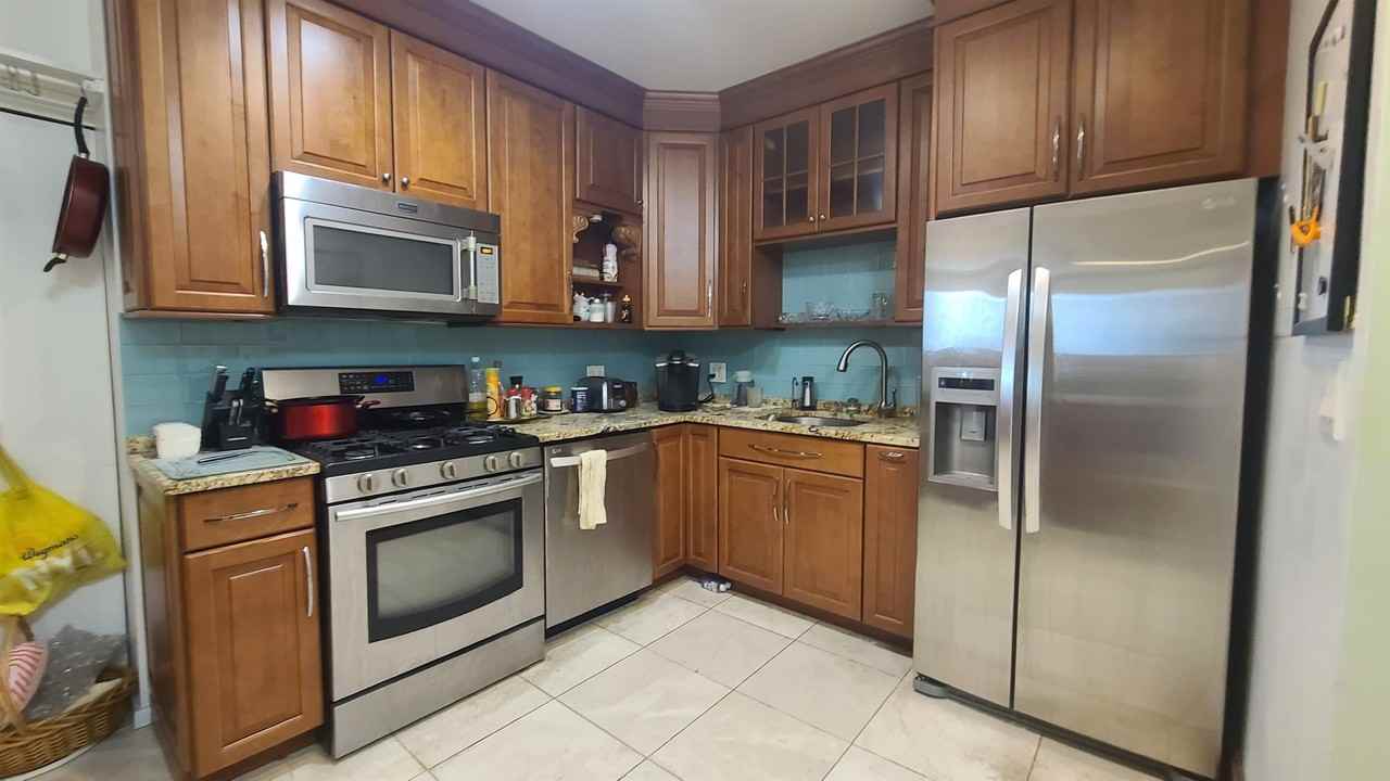 518536 Gregory Ave #407B - Photo 7 of 44