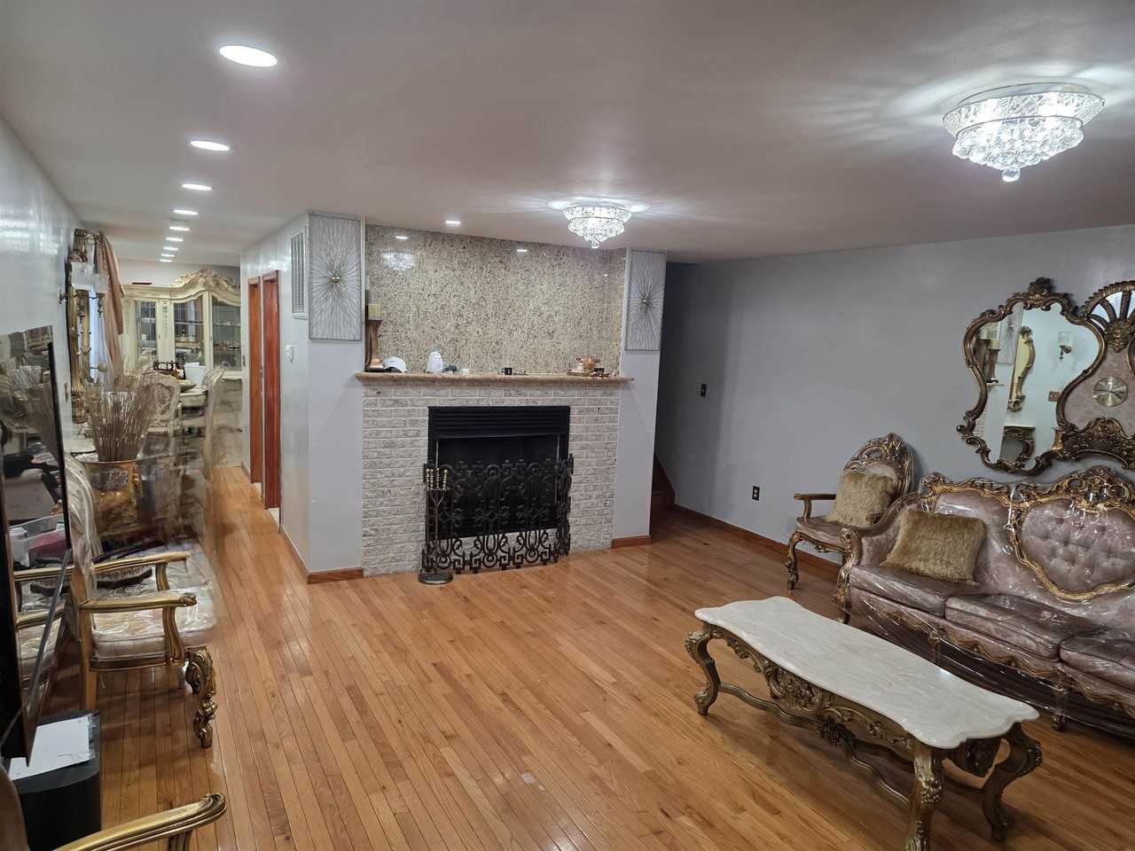 7014 Grand Ave - Photo 4 of 13