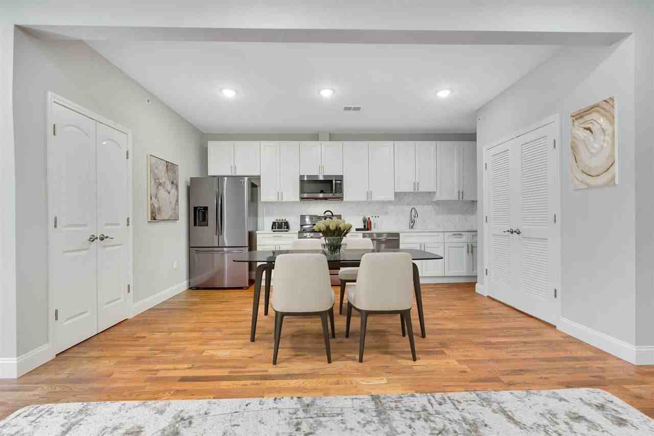 725 Sip St #303 - Photo 2 of 12