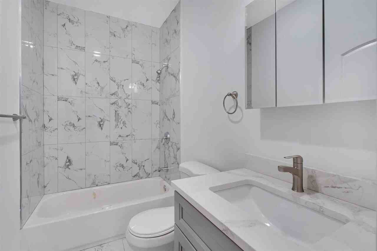725 Sip St #303 - Photo 5 of 12