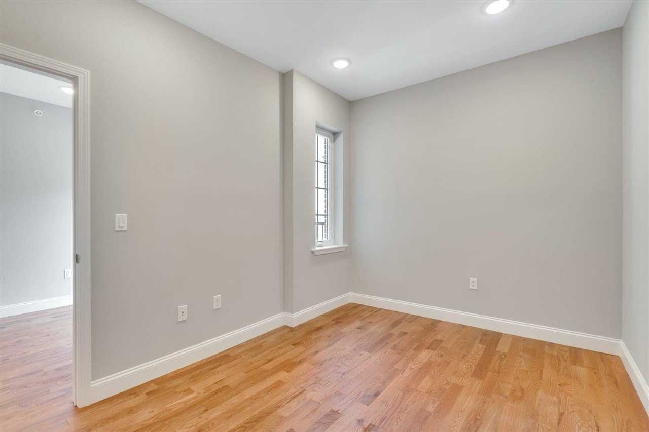 725 Sip St #303 - Photo 6 of 12