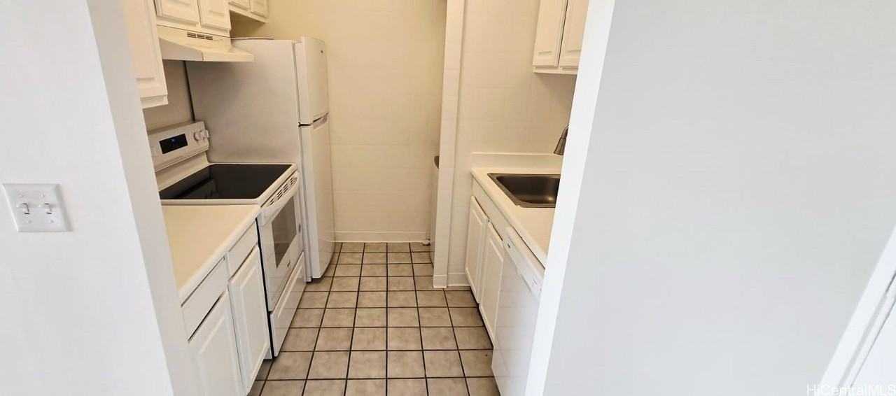 400 Hobron Ln Apt 2412 #2412 - Photo 5 of 25