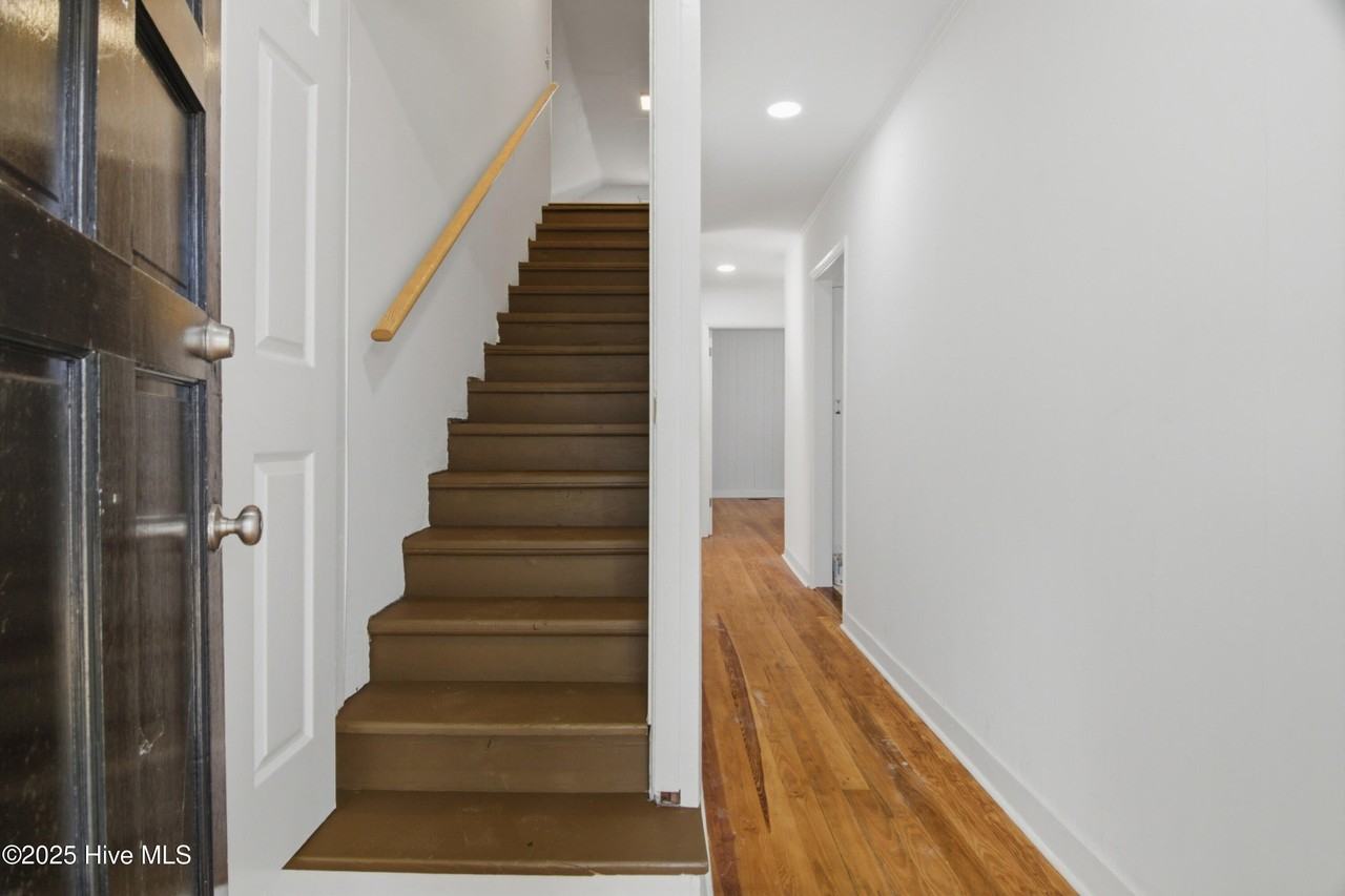 107 N 31st St - Photo 4 of 17