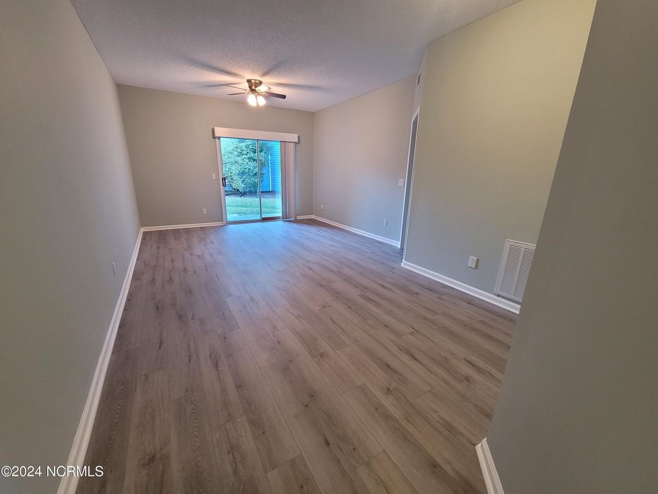 4220 Wilshire Blvd Apt 106 #106 - Photo 3 of 22