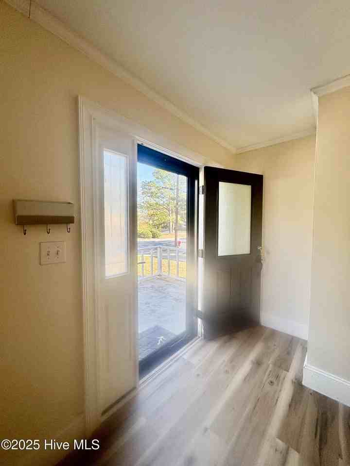 403 Brentwood Ave - Photo 2 of 25