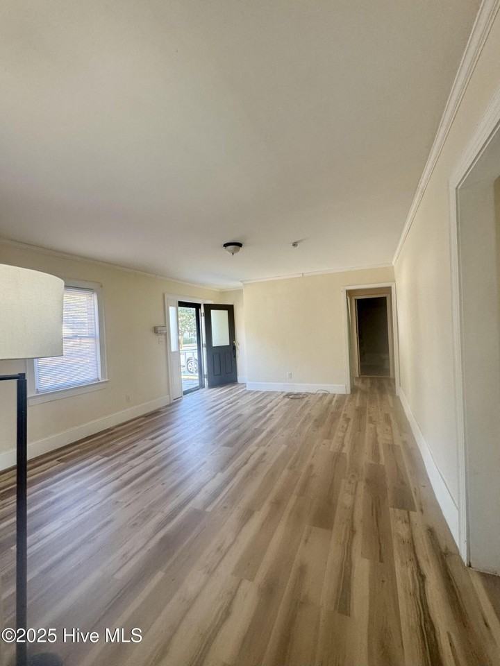 403 Brentwood Ave - Photo 3 of 25