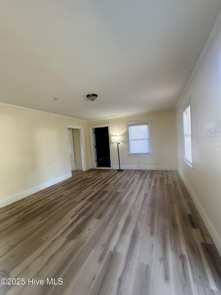 403 Brentwood Ave - Photo 4 of 25