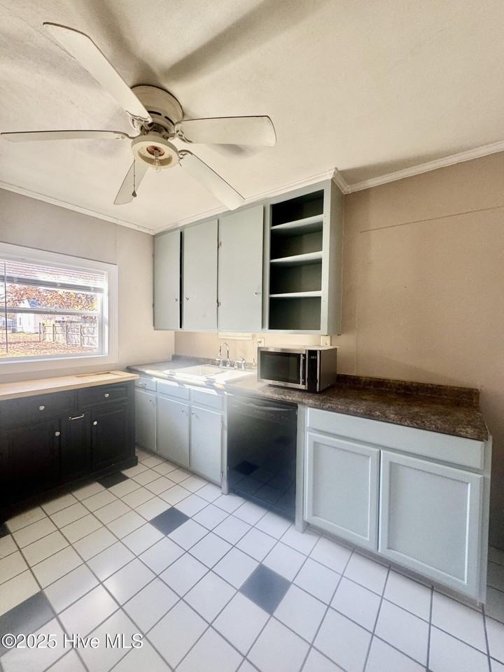 403 Brentwood Ave - Photo 5 of 25