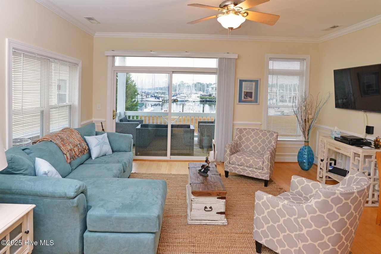 4003 Marina Townes Dr - Photo 2 of 13