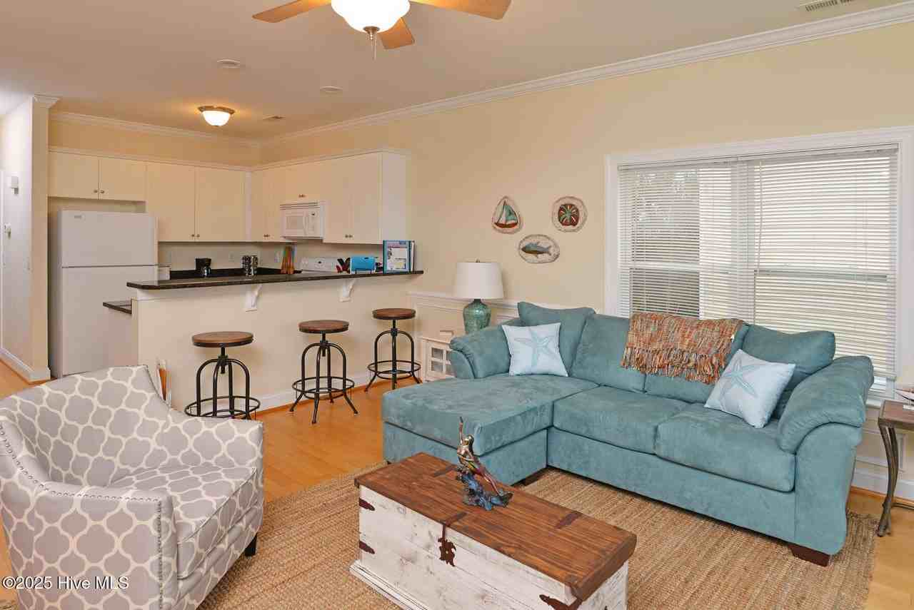 4003 Marina Townes Dr - Photo 3 of 13