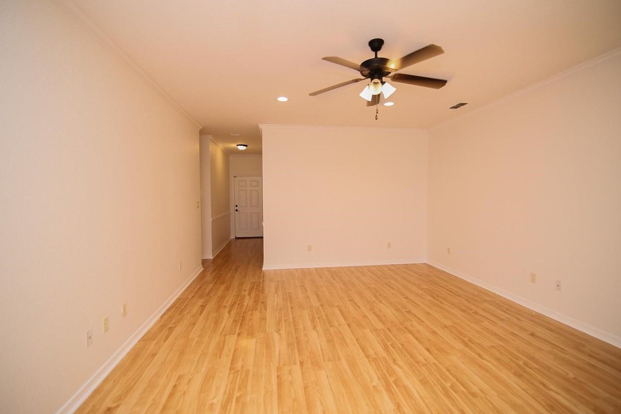 2222 Woodgrove Ln - Photo 2 of 22