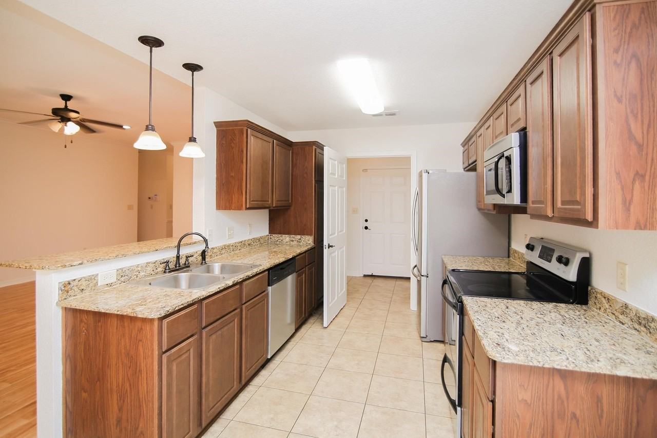 2222 Woodgrove Ln - Photo 5 of 22