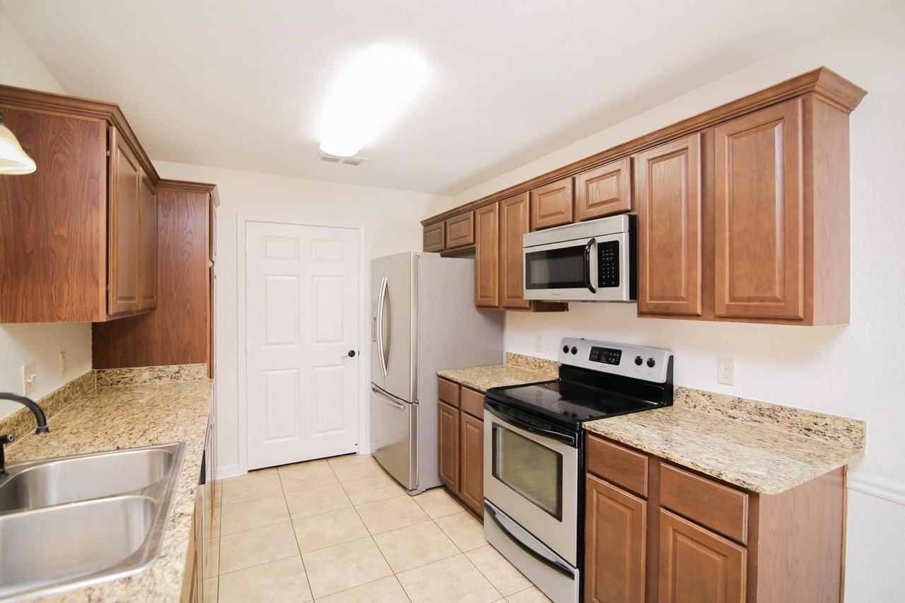 2222 Woodgrove Ln - Photo 7 of 22