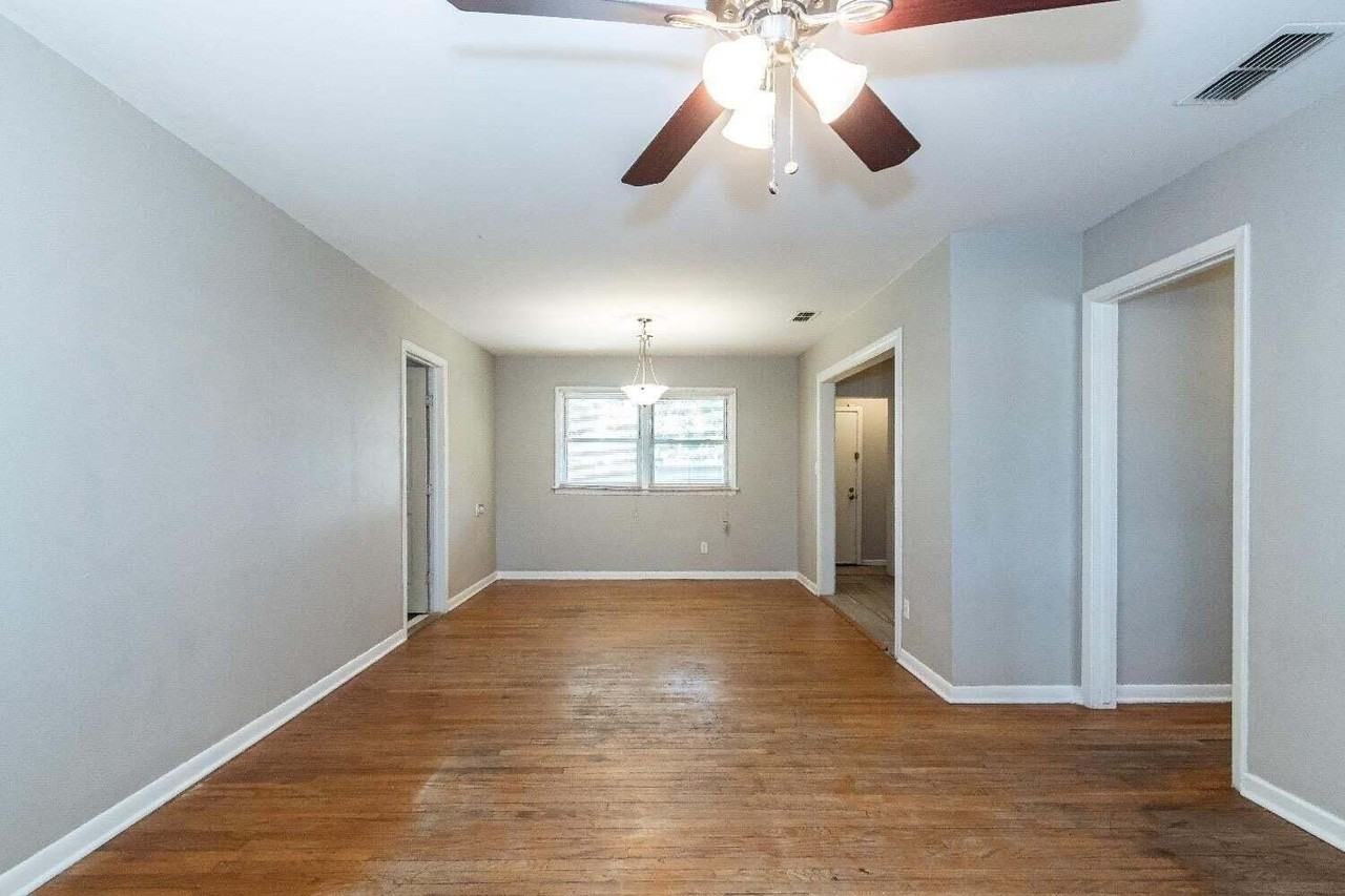 4212 42nd St - Photo 3 of 18