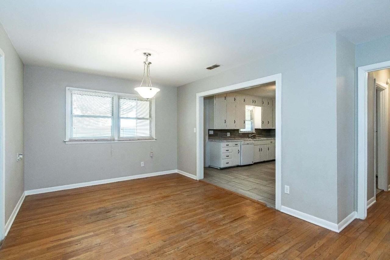 4212 42nd St - Photo 5 of 18