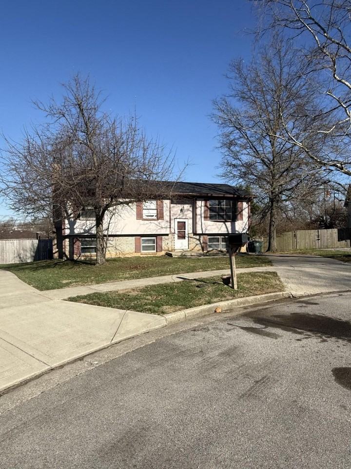 388 S Eagle Creek Dr - Photo 2 of 17