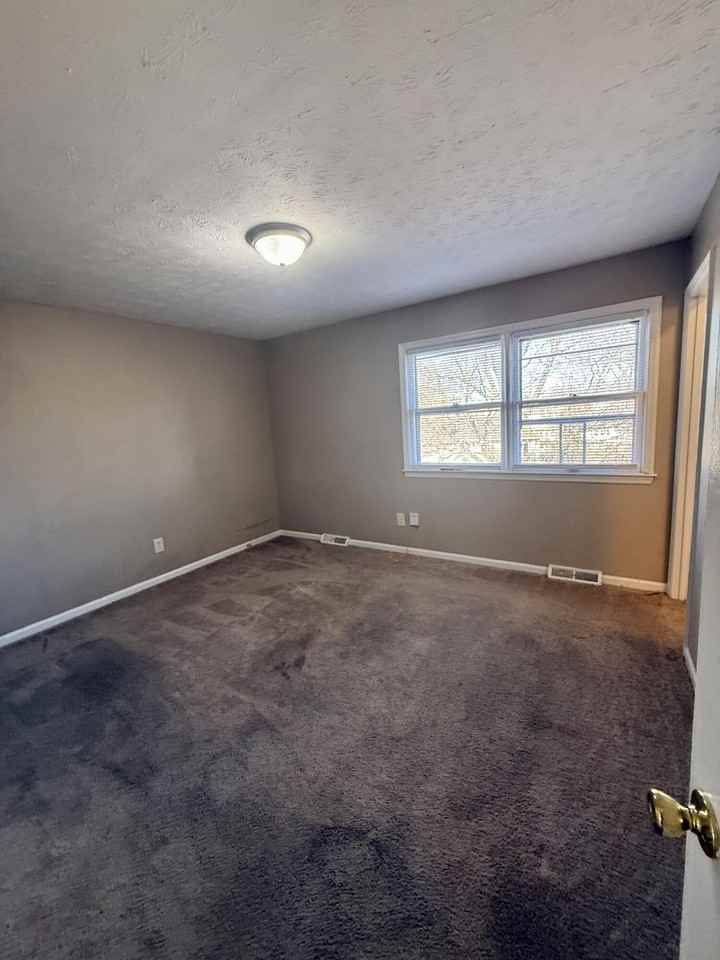 388 S Eagle Creek Dr - Photo 7 of 17