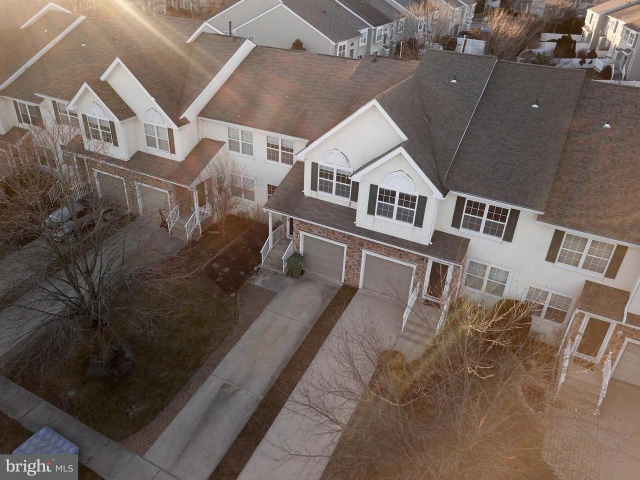 152 Hearthstone Ln - Photo 2 of 37