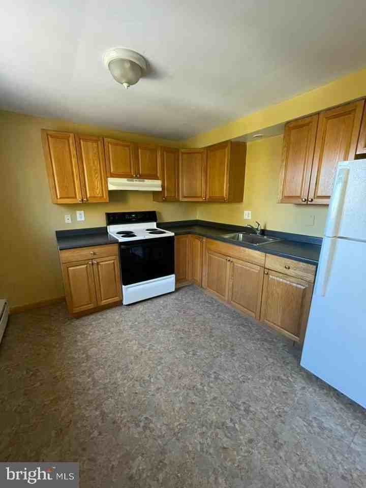 102 2nd St - Photo 4 of 8