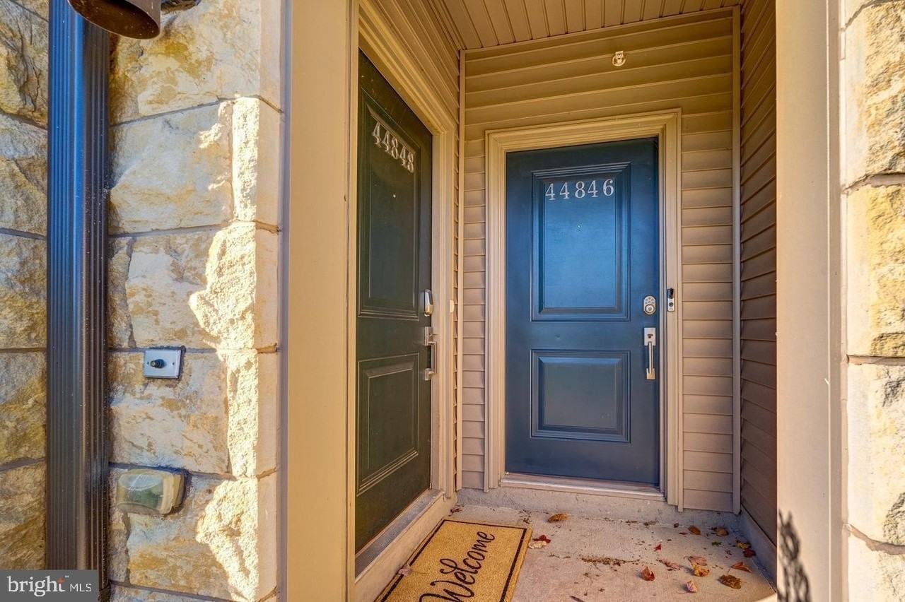 44848 Tiverton Sq - Photo 2 of 50