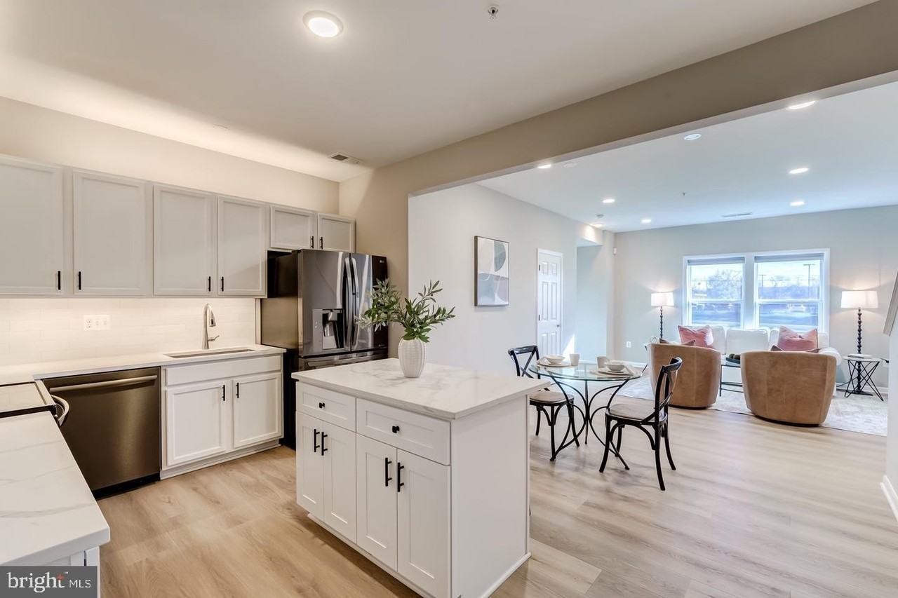 44848 Tiverton Sq - Photo 4 of 50