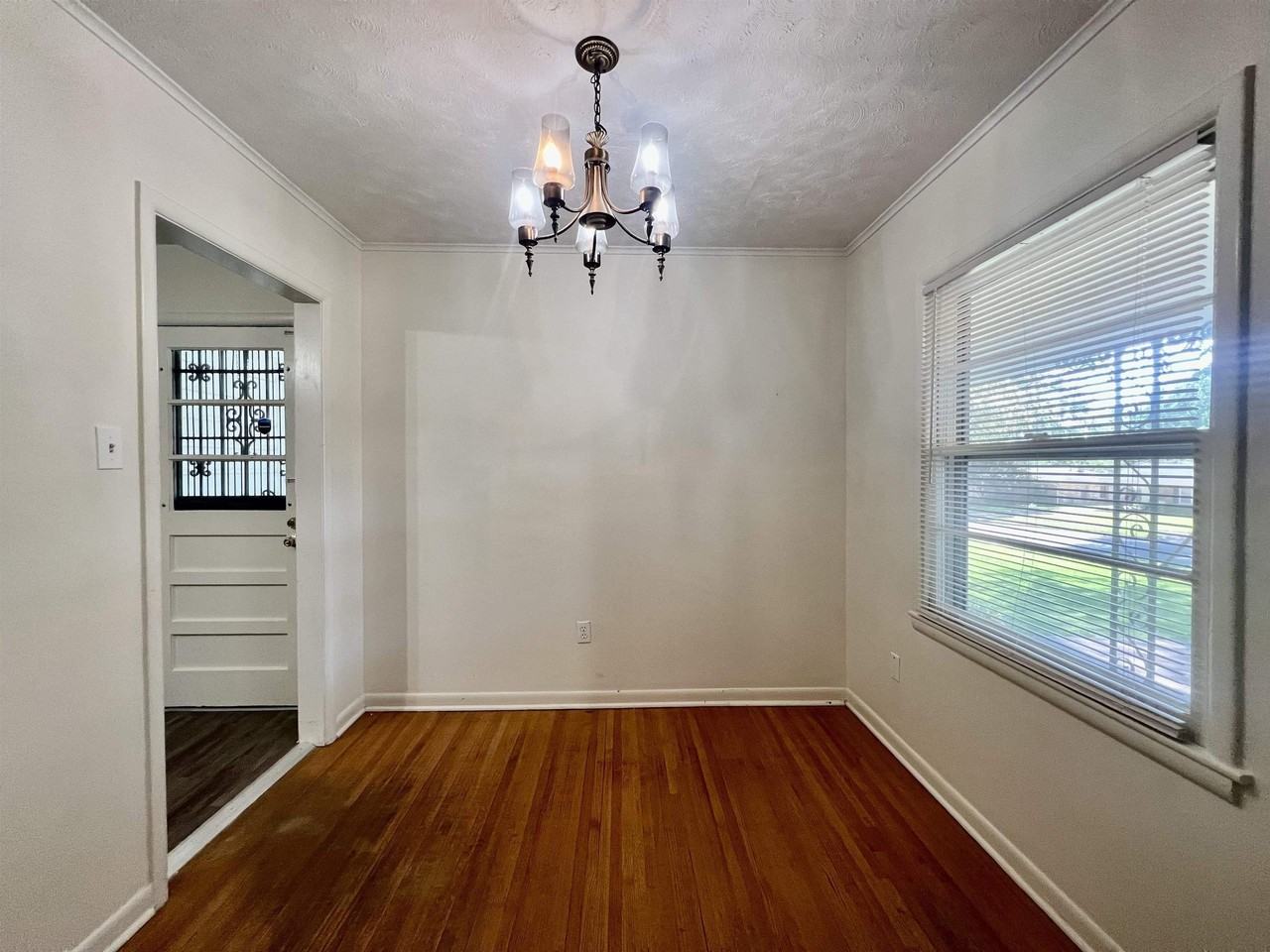 1384 Woodston Rd - Photo 5 of 26