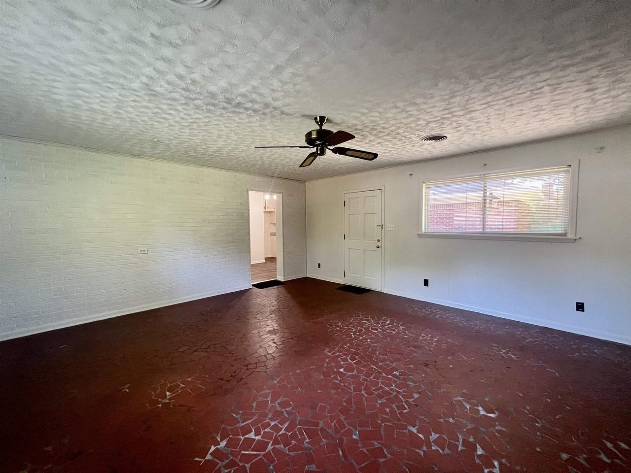 1384 Woodston Rd - Photo 7 of 26