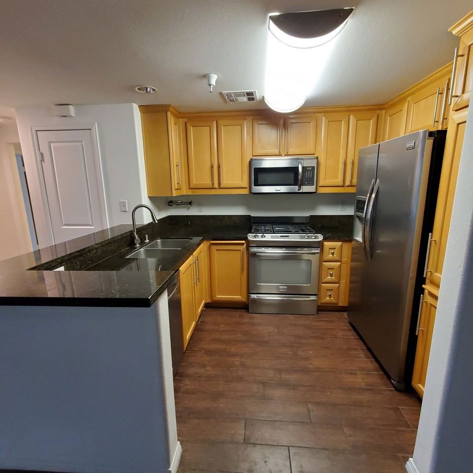 11925 Kling St #111 - Photo 4 of 8