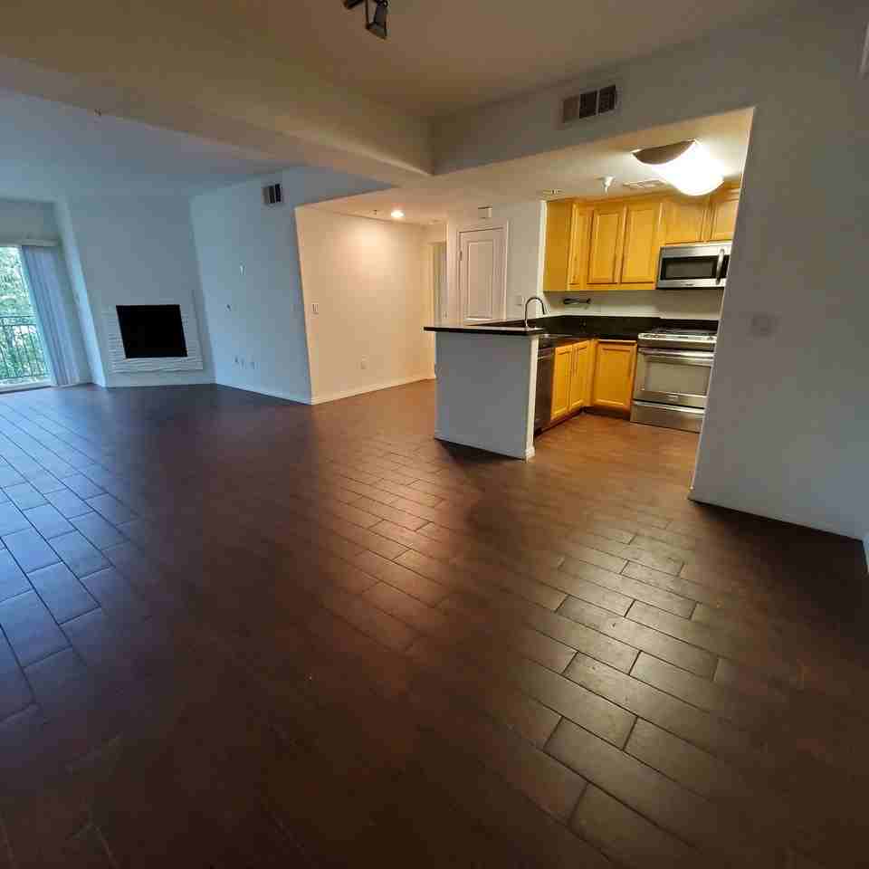 11925 Kling St #111 - Photo 5 of 8