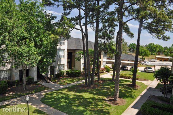 555 Butterfield Rd Houston, TX 77090 - Photo 2 of 7