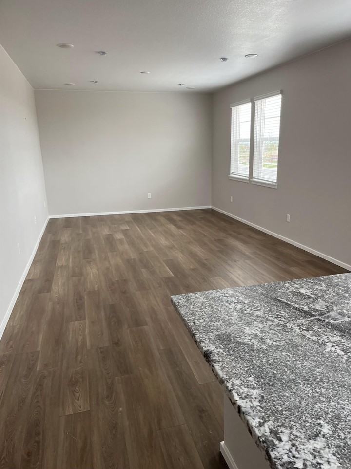 23600 E 41st Ave #1 - Photo 4 of 35