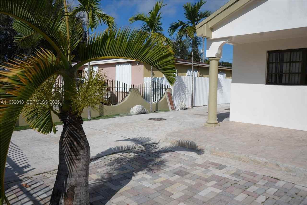 3285 Nw 97th St - Photo 4 of 43