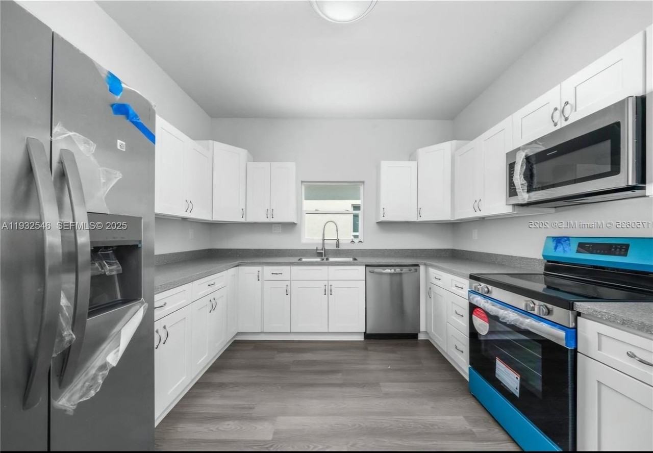 1483 Las Villas Blvd #1483 - Photo 2 of 15