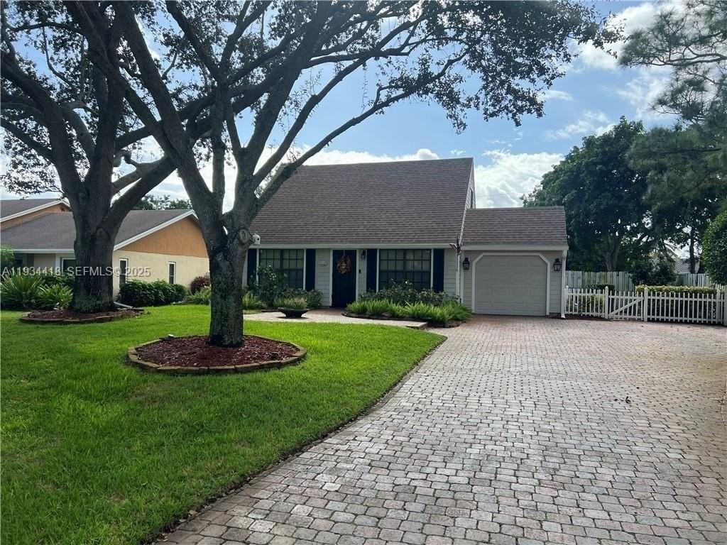 5068 Beechwood Rd - Photo 3 of 27