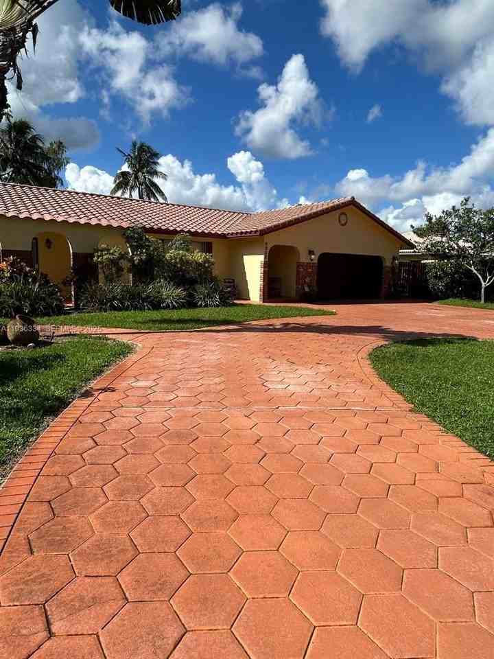 9248 Shadow Wood Blvd #9248 - Photo 2 of 21