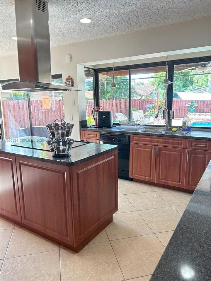 9248 Shadow Wood Blvd #9248 - Photo 6 of 21