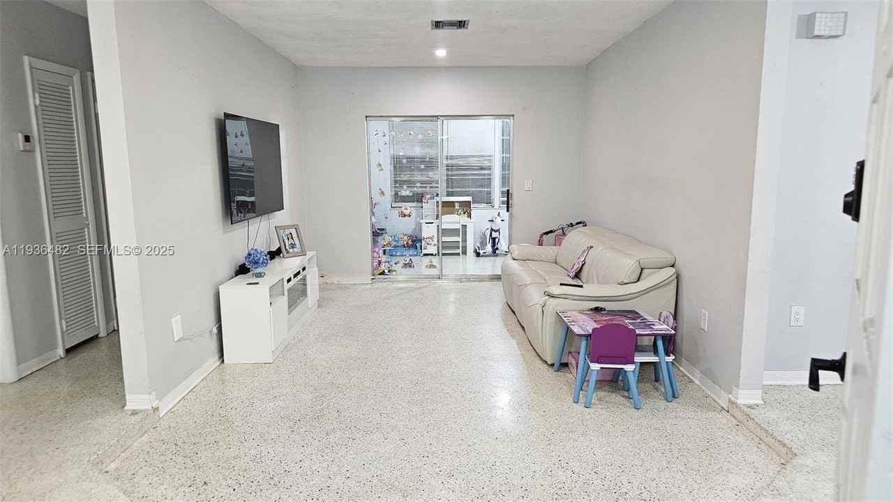 9721 Sw 37th Ter #9721 - Photo 5 of 23