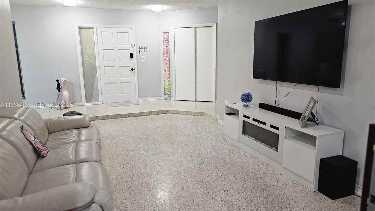 9721 Sw 37th Ter #9721 - Photo 6 of 23