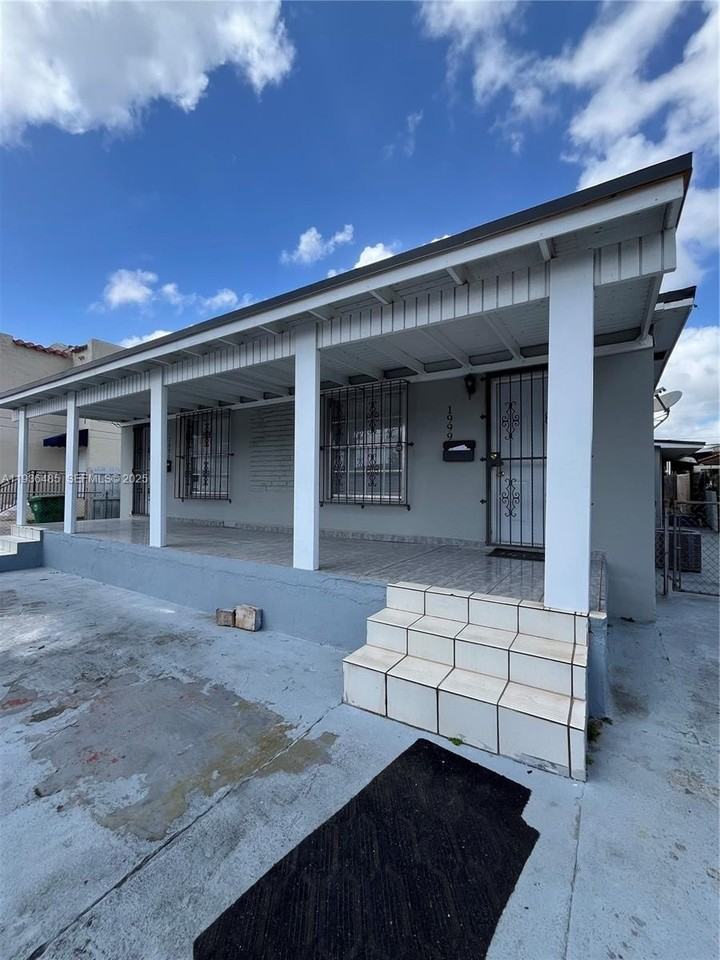 1999 Nw 2nd St #3 - Photo 3 of 30