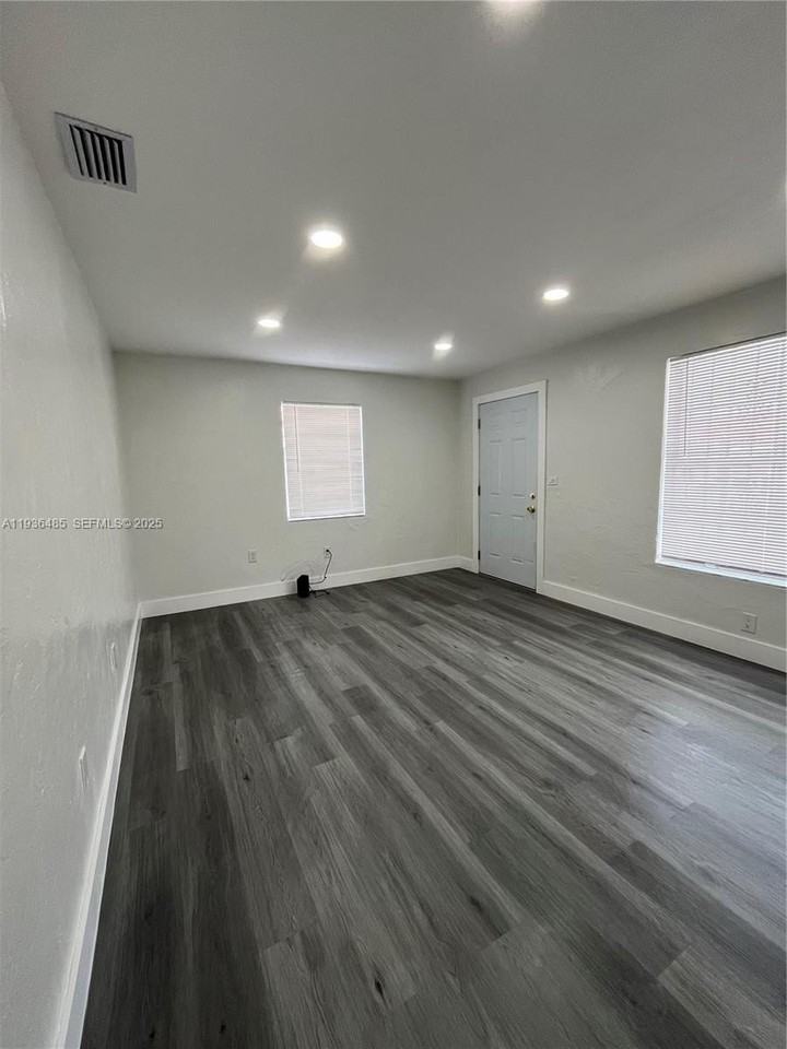 1999 Nw 2nd St #3 - Photo 5 of 30