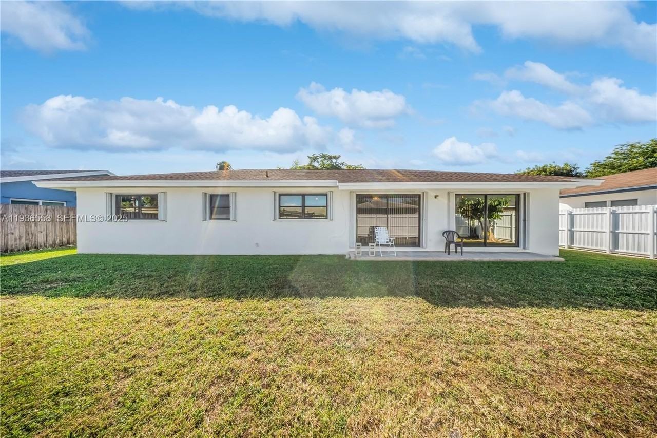 14065 Sw 48th Ter - Photo 2 of 30