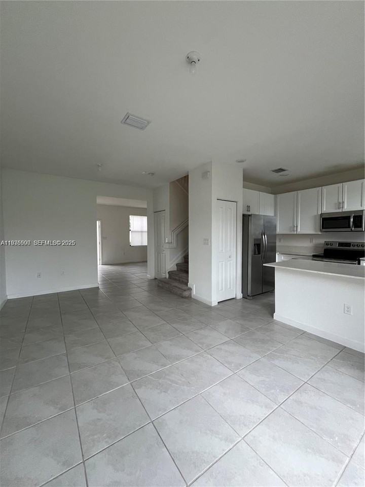 10008 Sw 228th Ter #0 - Photo 2 of 15