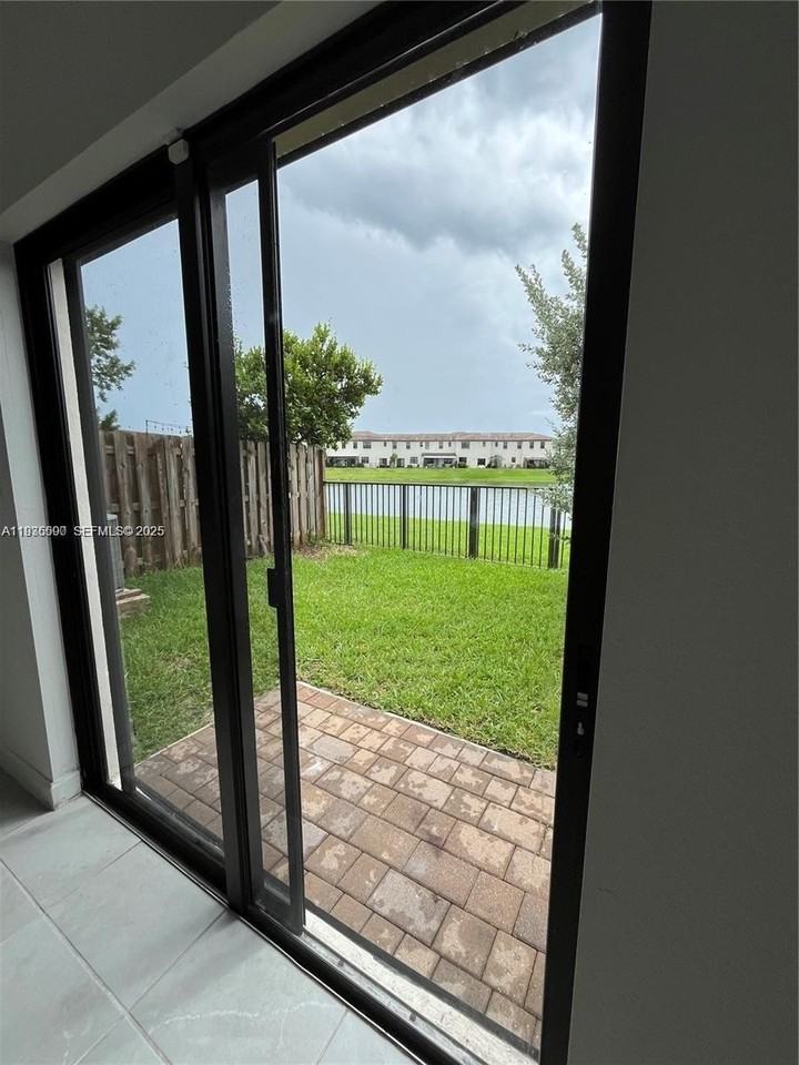 10008 Sw 228th Ter #0 - Photo 5 of 15