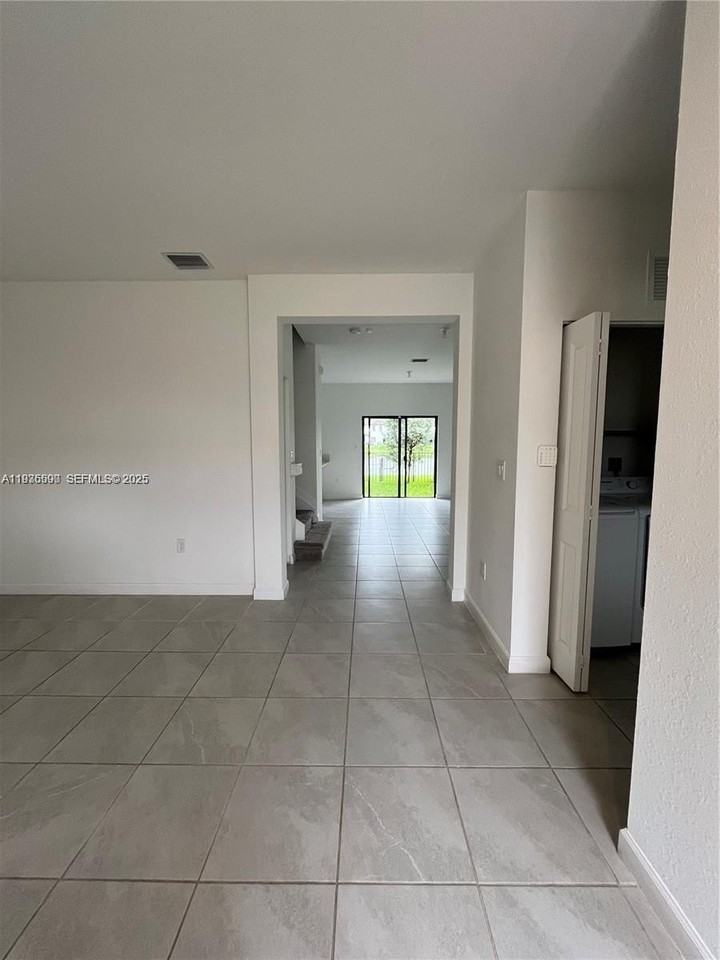 10008 Sw 228th Ter #0 - Photo 6 of 15