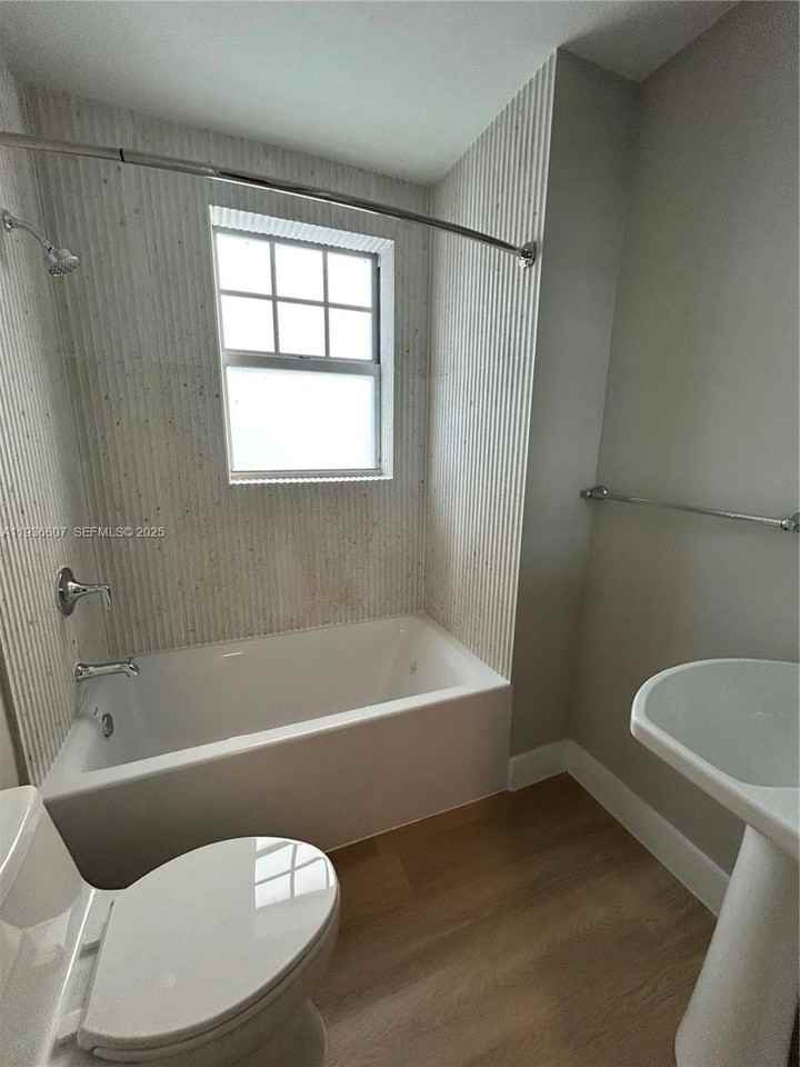 1017 Jefferson Ave #106 - Photo 7 of 10