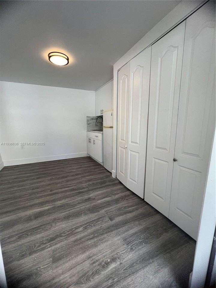 1999 Nw 2nd St #2 - Photo 3 of 24