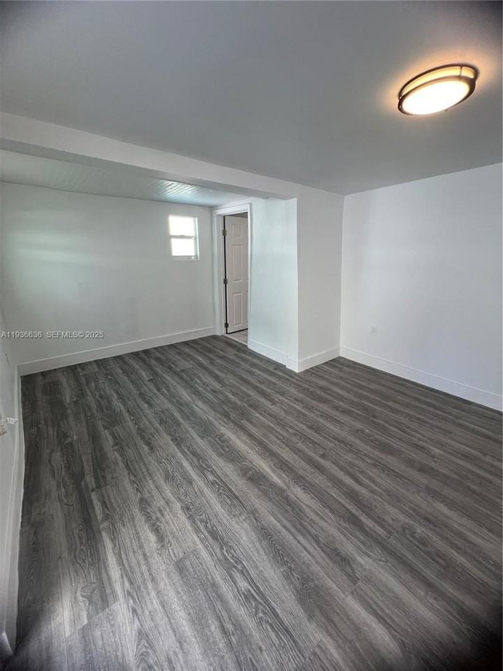 1999 Nw 2nd St #2 - Photo 4 of 24