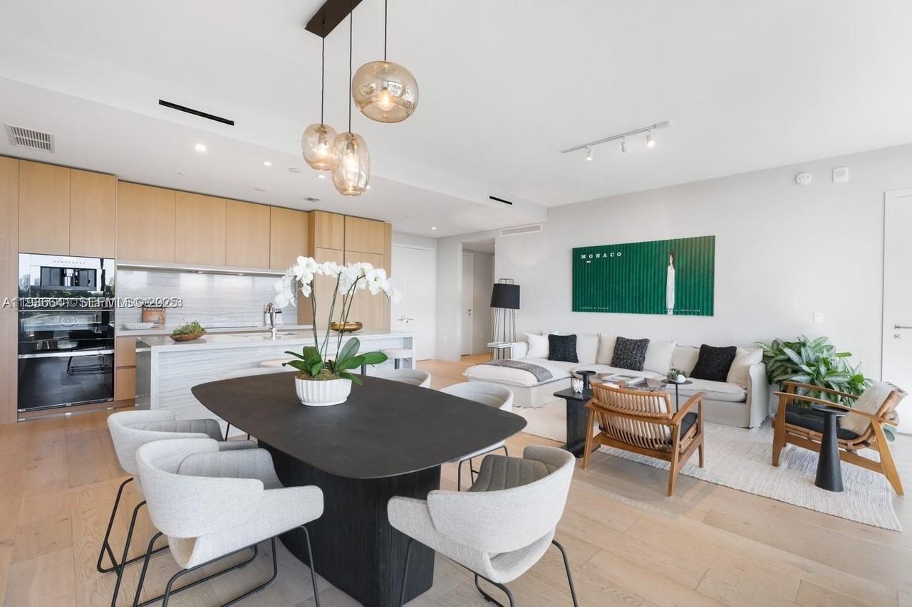 8701 Collins Ave #404 - Photo 4 of 23